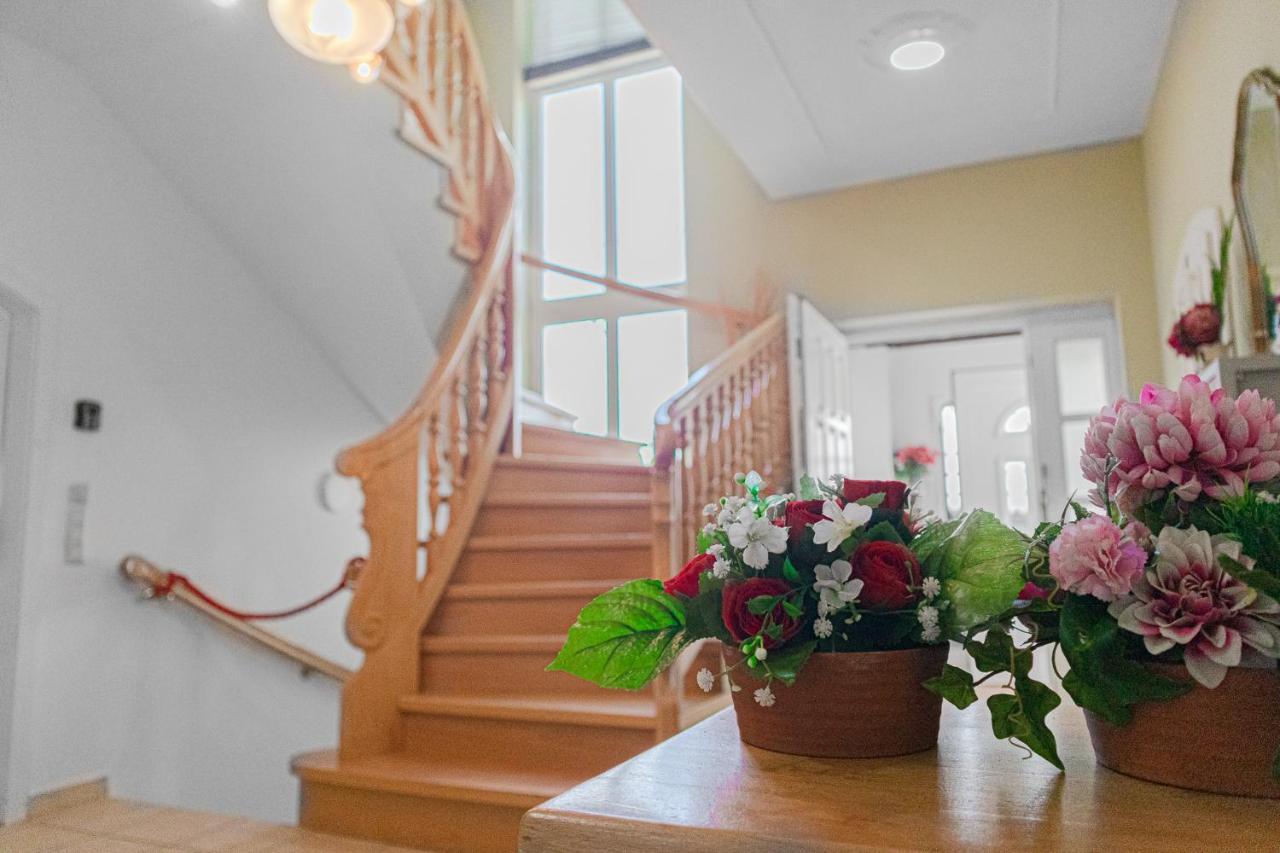 Exquisite Shared Villa - Your Private Room In This Beautiful Home فيينا المظهر الخارجي الصورة