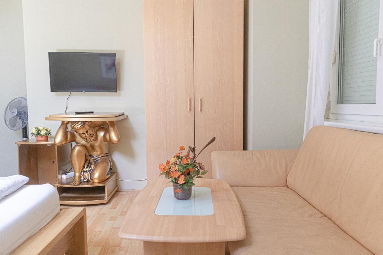 Exquisite Shared Villa - Your Private Room In This Beautiful Home فيينا المظهر الخارجي الصورة