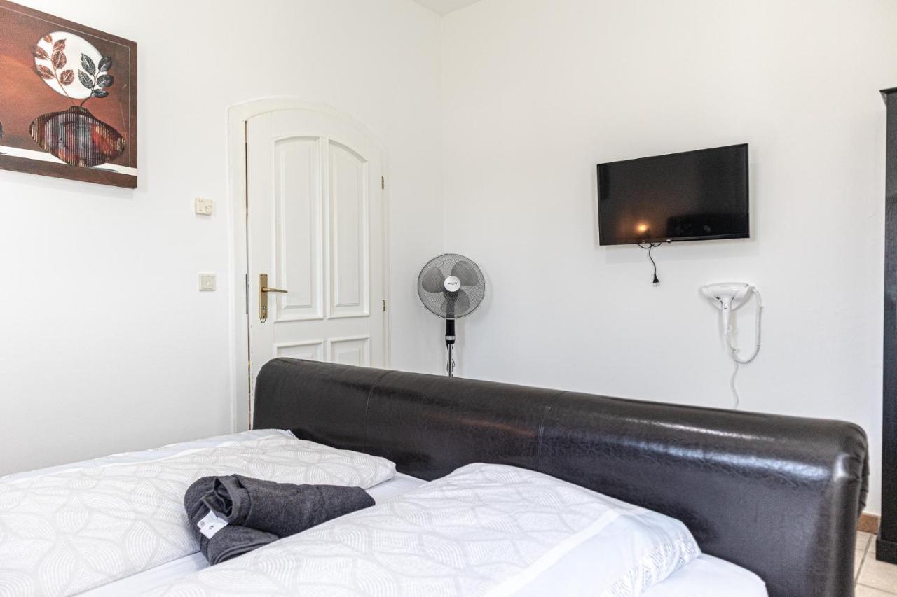 Exquisite Shared Villa - Your Private Room In This Beautiful Home فيينا المظهر الخارجي الصورة